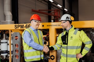 Alistair Geddes, COO of Expro, shaking hands with Kjetil Lunde, CEO of Enhanced Drilling.